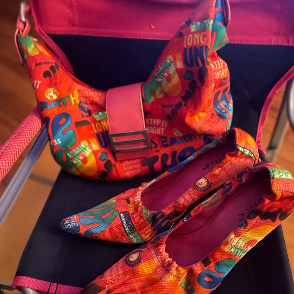 80’s Graffiti Purse And Matching Heels. Perfect For Date Night Or Grirls Night